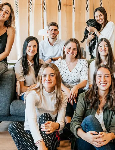 Grupo de estudiantes en las oficinas de Affinity Grupo de estudiantes en las oficinas de Affinity