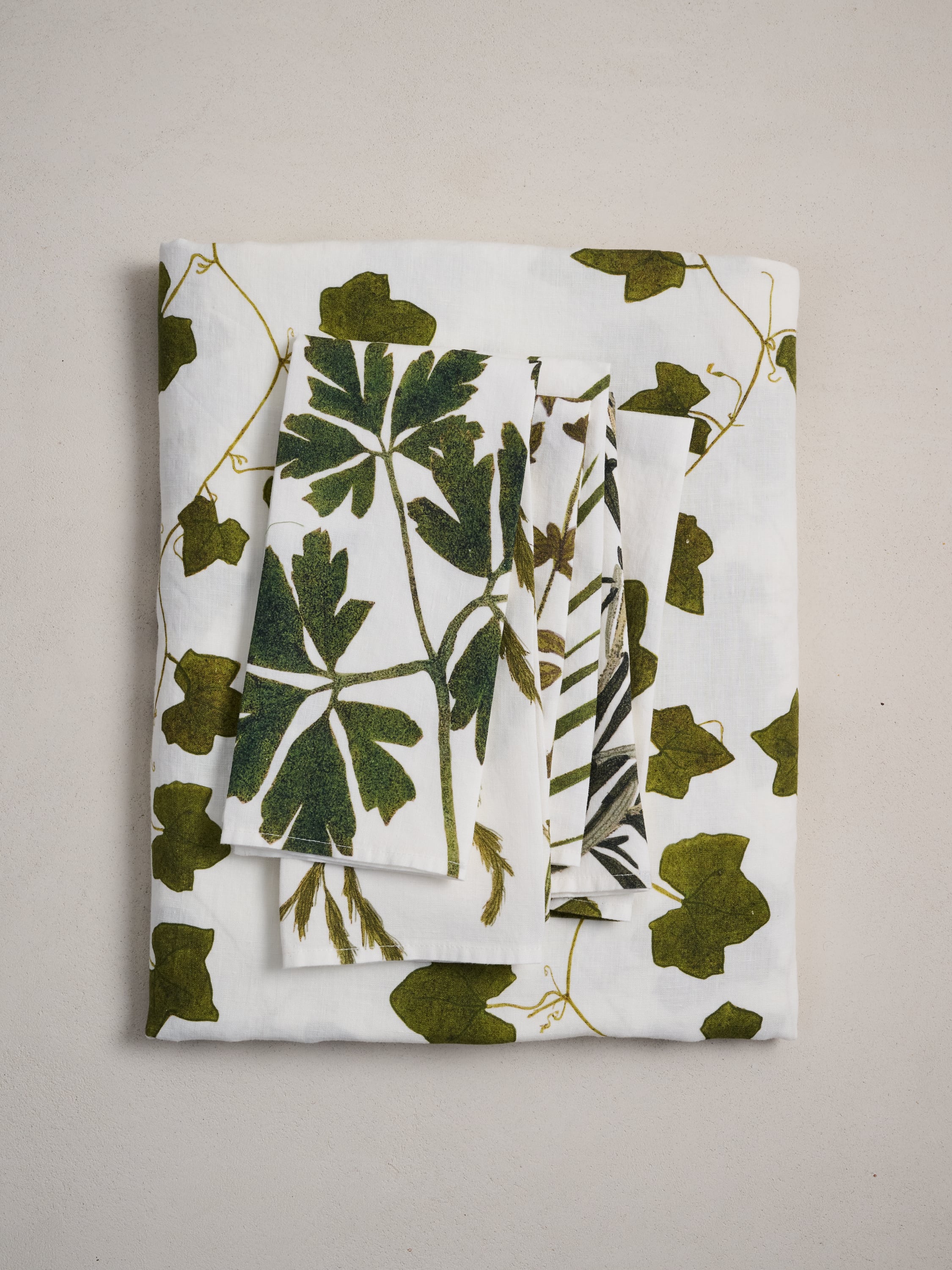 Wedgwood Salad Plate Napoleon Ivy Green (Queen's Ware) | Ken Fulk