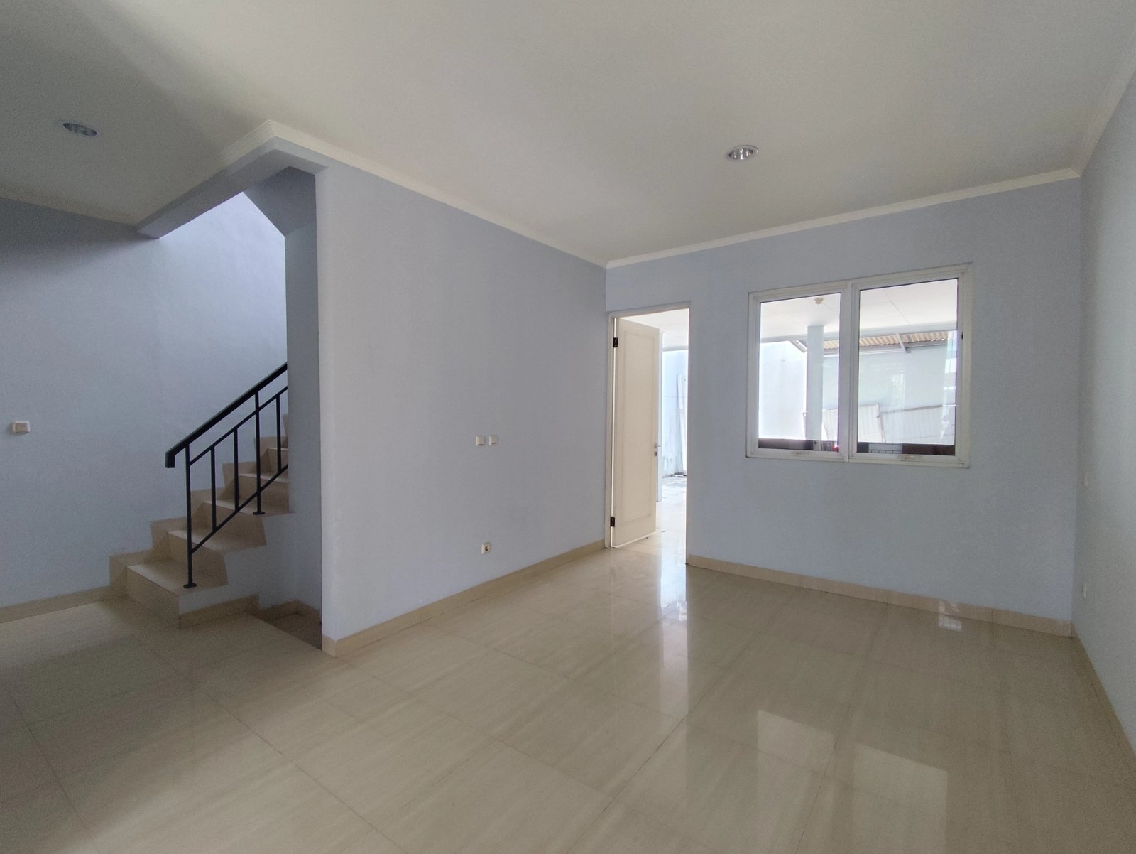 Duta Garden 2 lantai 6x20 hadap Barat, Duta Garden, Rp 2 M, foto 2 dari 9