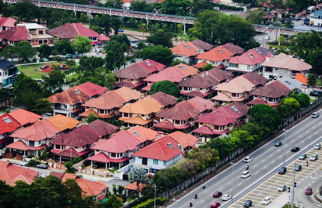 Duta Garden vs Bumi Indah Tangerang: Perbandingan dari Broker Lokal