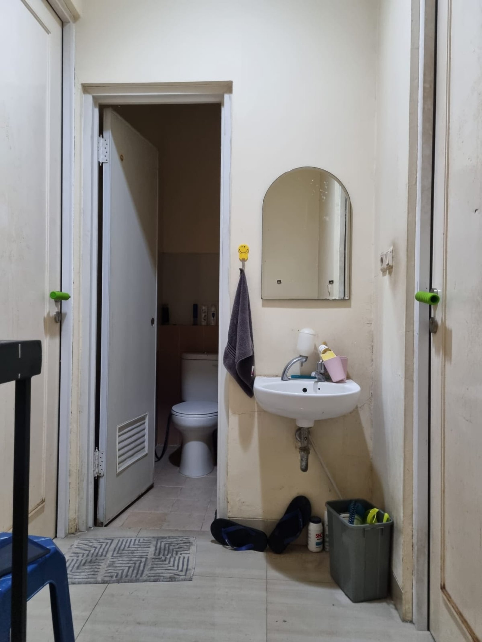Rumah 2 lantai siap huni 4,5x17 hadap Barat, Duta Garden, Rp 1 M, foto 4 dari 9