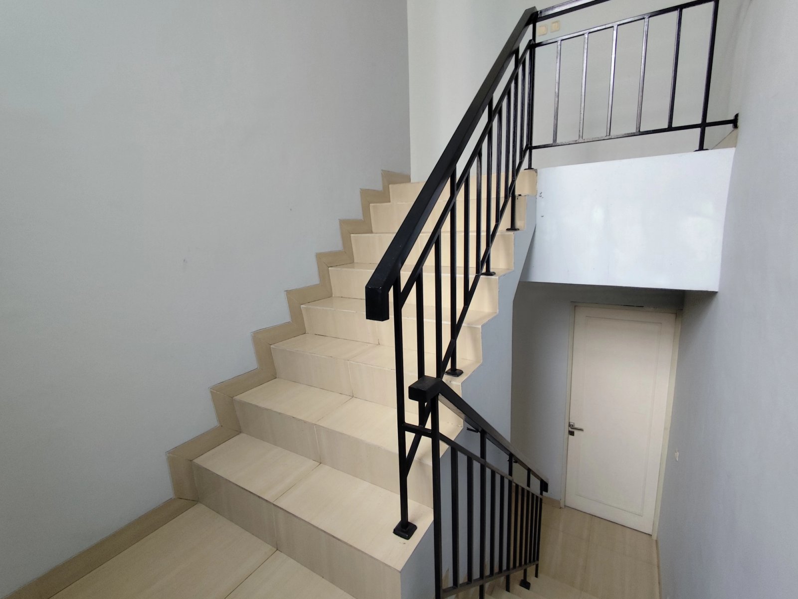 Duta Garden 2 lantai 6x20 hadap Barat, Duta Garden, Rp 2 M, foto 3 dari 9