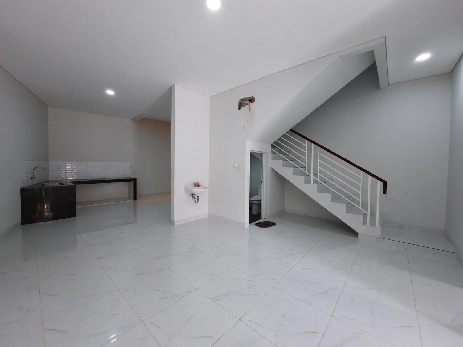 Duta Garden 2 lantai 7x17 hadap Timur, Duta Garden, Rp 2.6 M — foto 4 dari 12