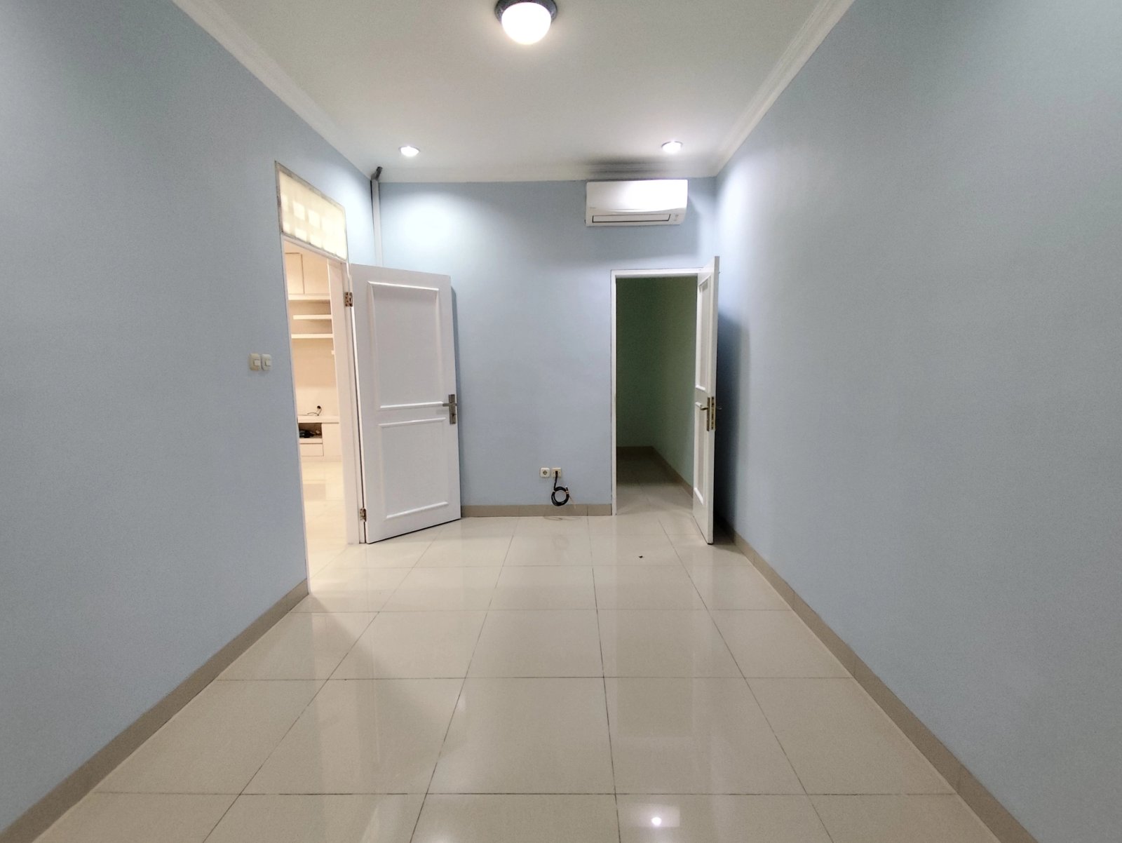 Duta Garden 1 lantai 9x17 Selatan semi furnished, Duta Garden, Rp 2.2 M, foto 5 dari 8