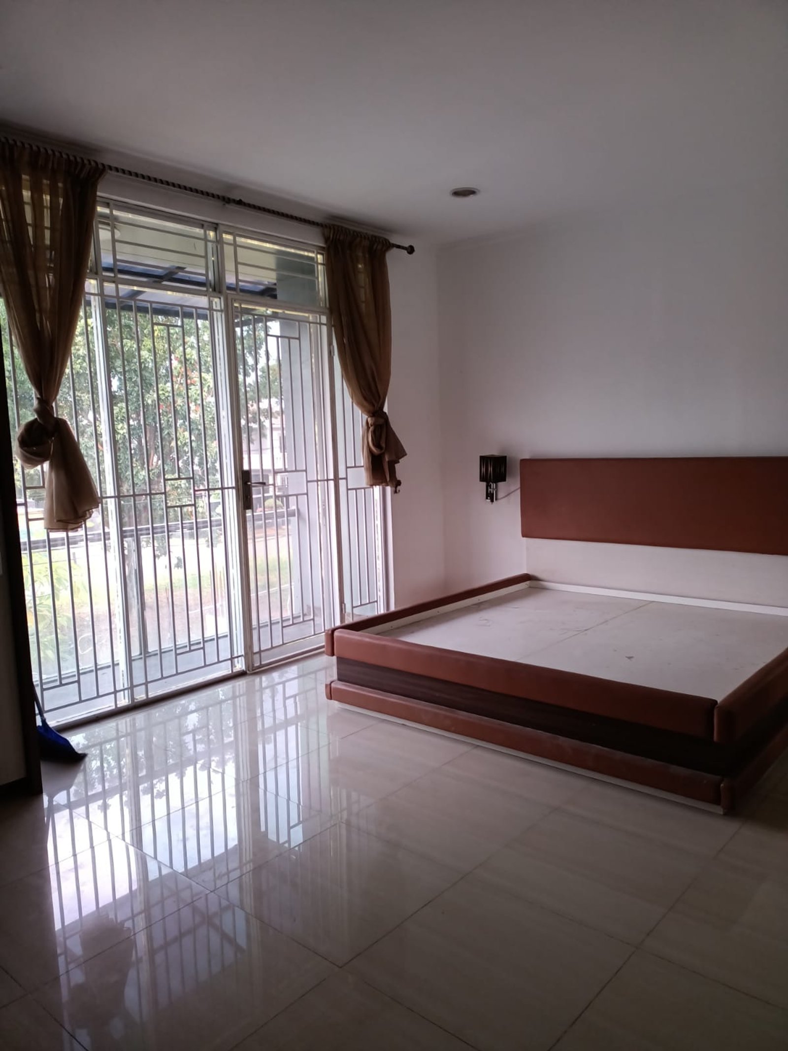 Duta Garden 2 lantai 9x25 Utara, Duta Garden, Rp 3.9 M, foto 5 dari 6