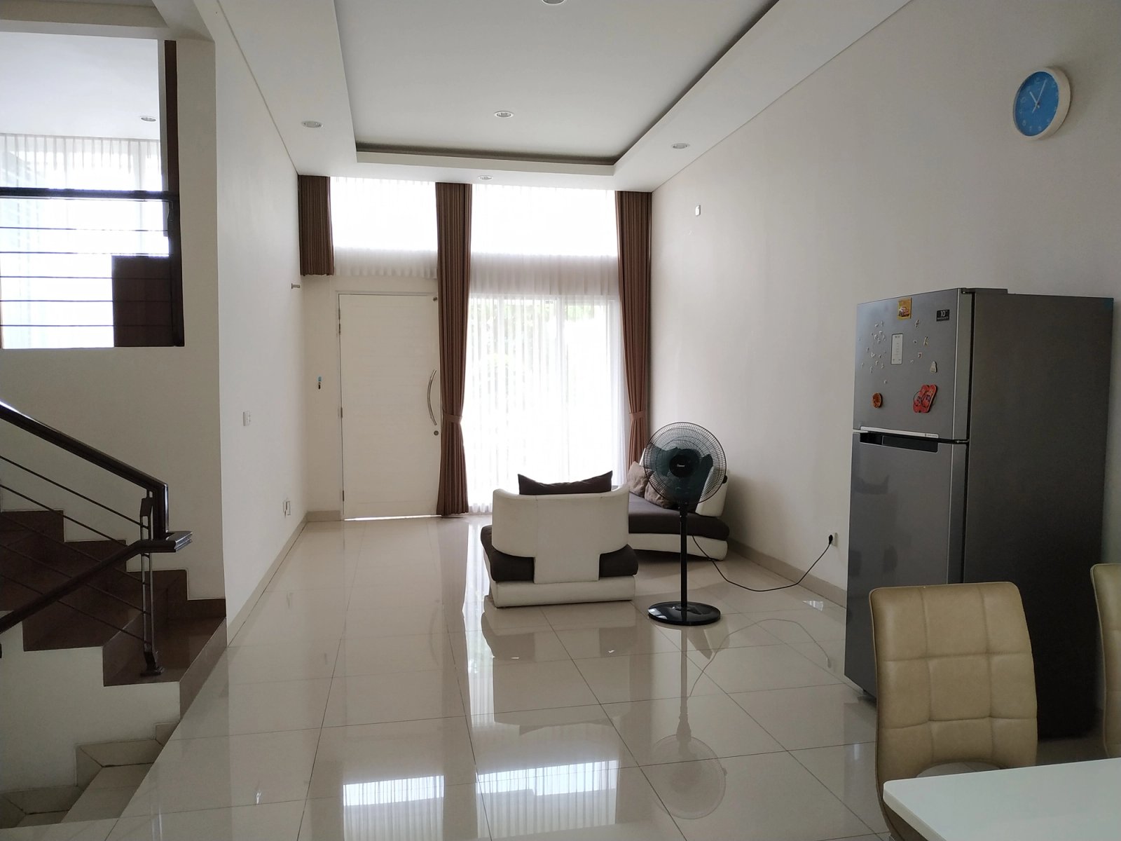 Duta Garden 3 lantai split level 9x17, Duta Garden, Rp 3.6 M, foto 2 dari 11