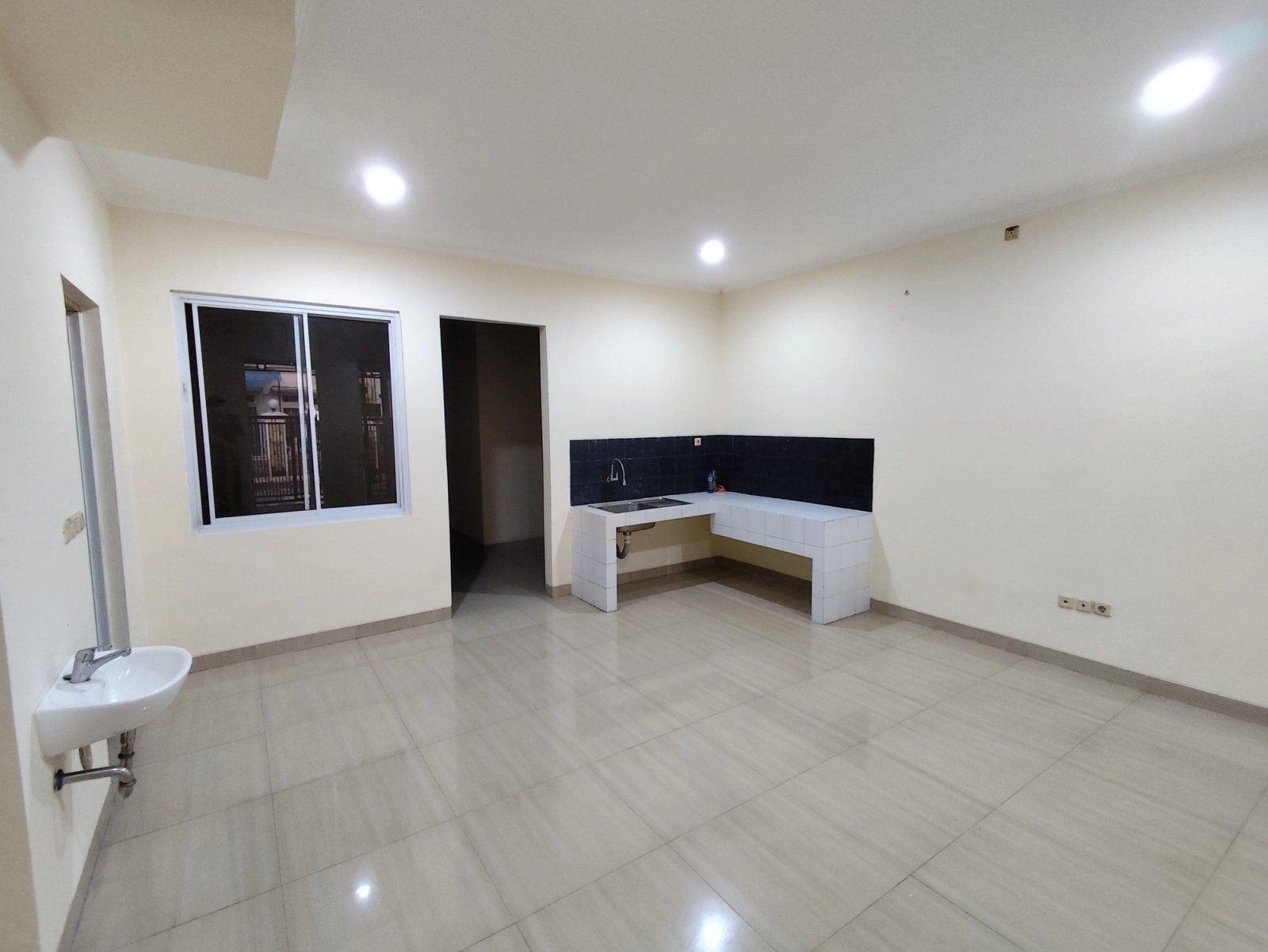 Duta Garden 2 lantai 6x17 hadap Timur, Duta Garden, Rp 1.5 M — foto 5 dari 8