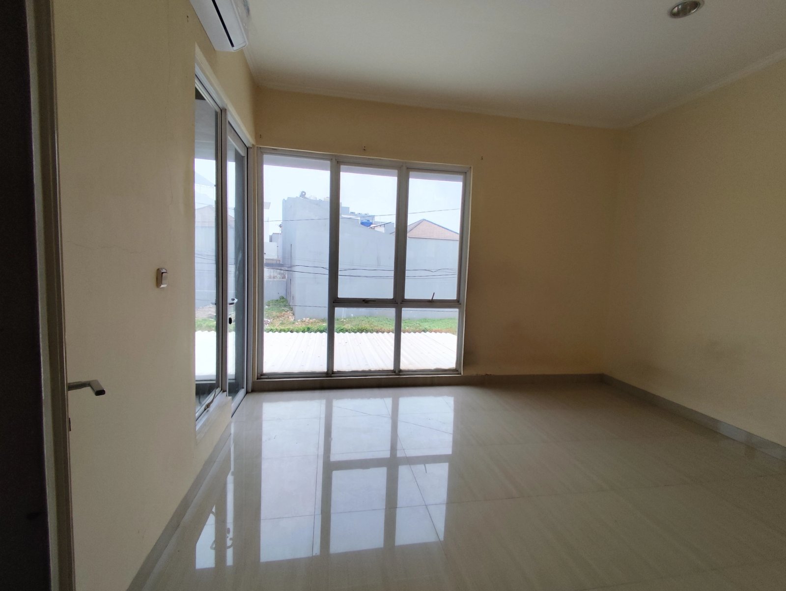 Duta Garden 2 lantai 6x20 Barat, Duta Garden, Rp 55 Jt/thn, foto 3 dari 12