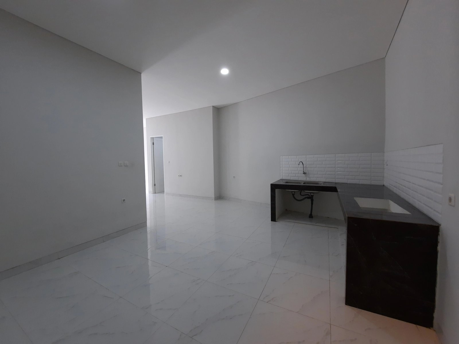 Duta Garden 2 lantai 7x17 hadap Timur, Duta Garden, Rp 2.6 M — foto 5 dari 12