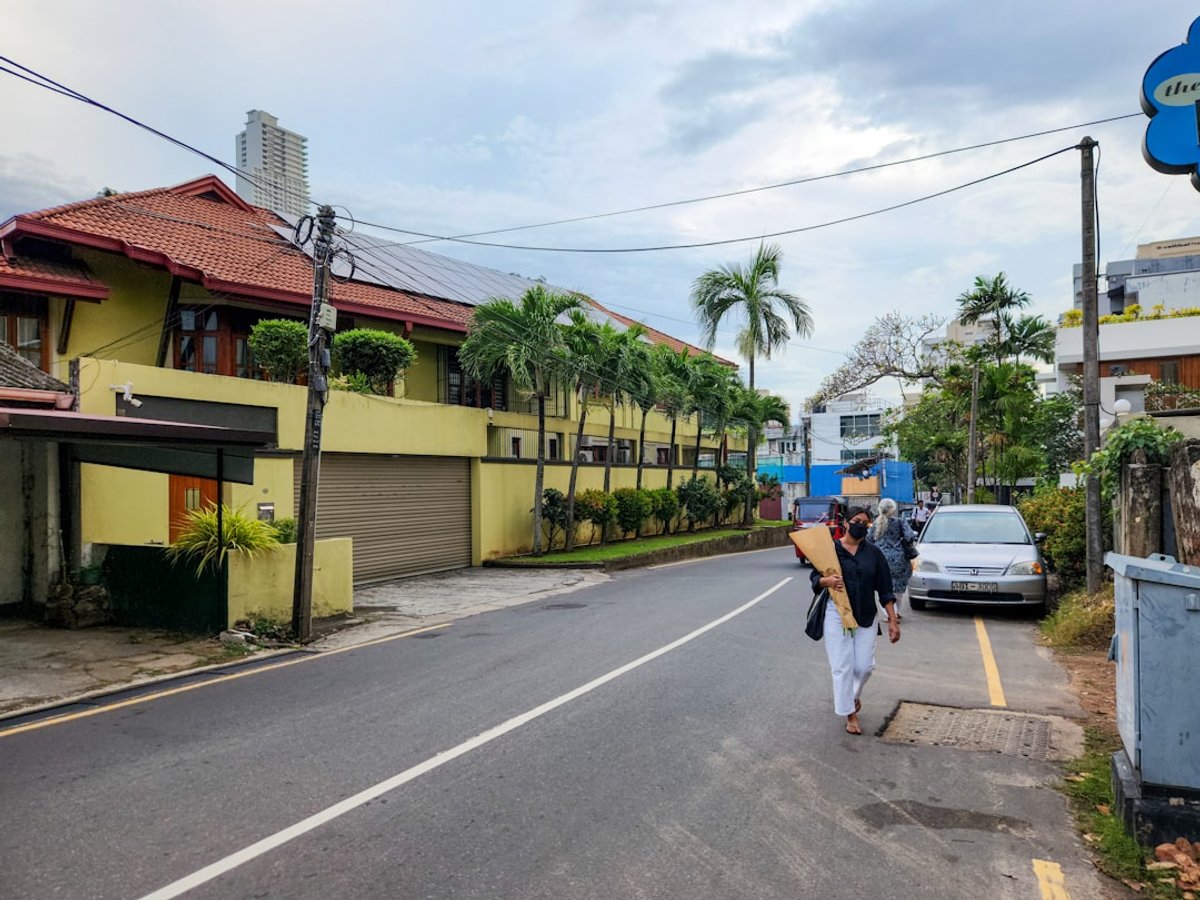 Suasana sore di cluster Duta Garden Tangerang Barat keluarga muda