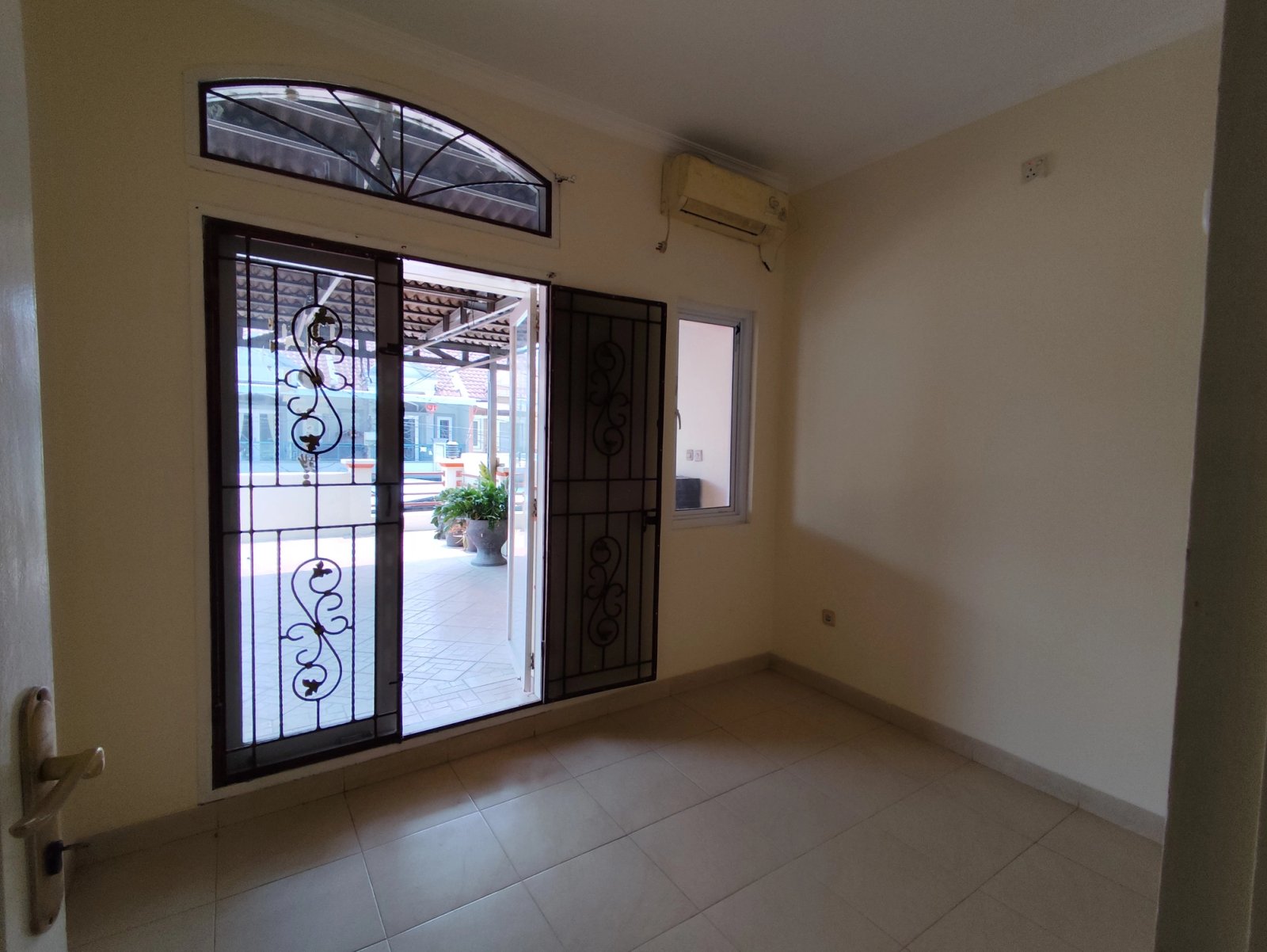 Duta Garden 2 lantai 4,5 x 17 Timur, Duta Garden, Rp 45 Jt/thn, foto 4 dari 10