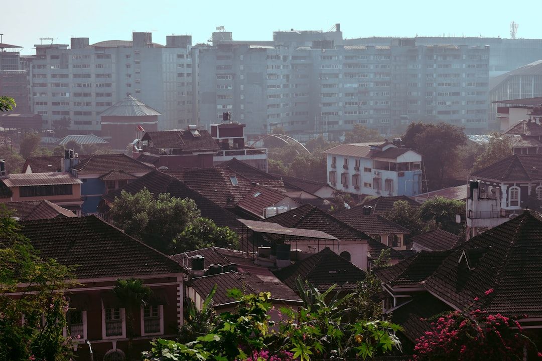 Tangerang Barat vs Tangerang Selatan: Mana Lebih Cocok untuk Keluarga Anda?