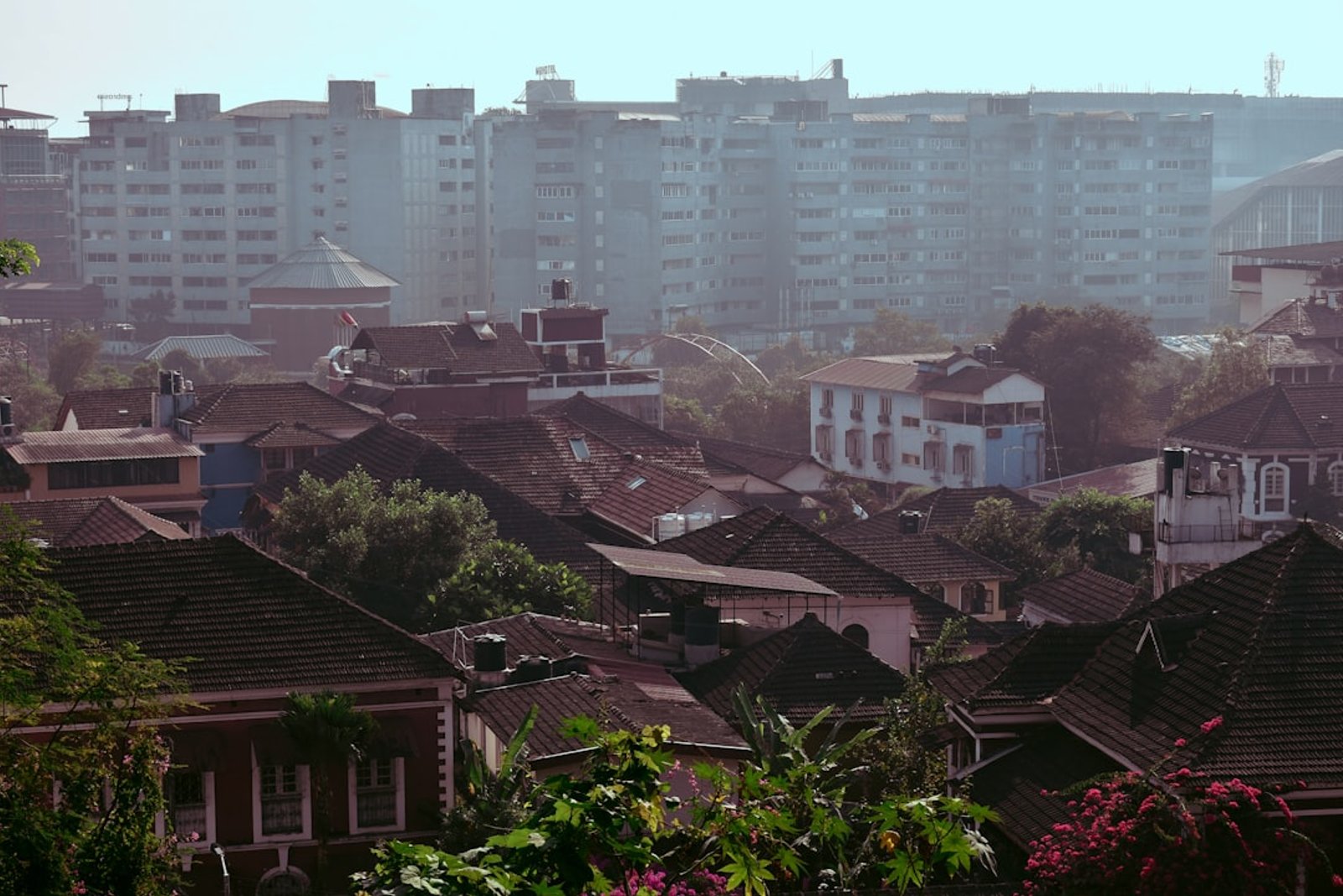 tangerang barat vs selatan