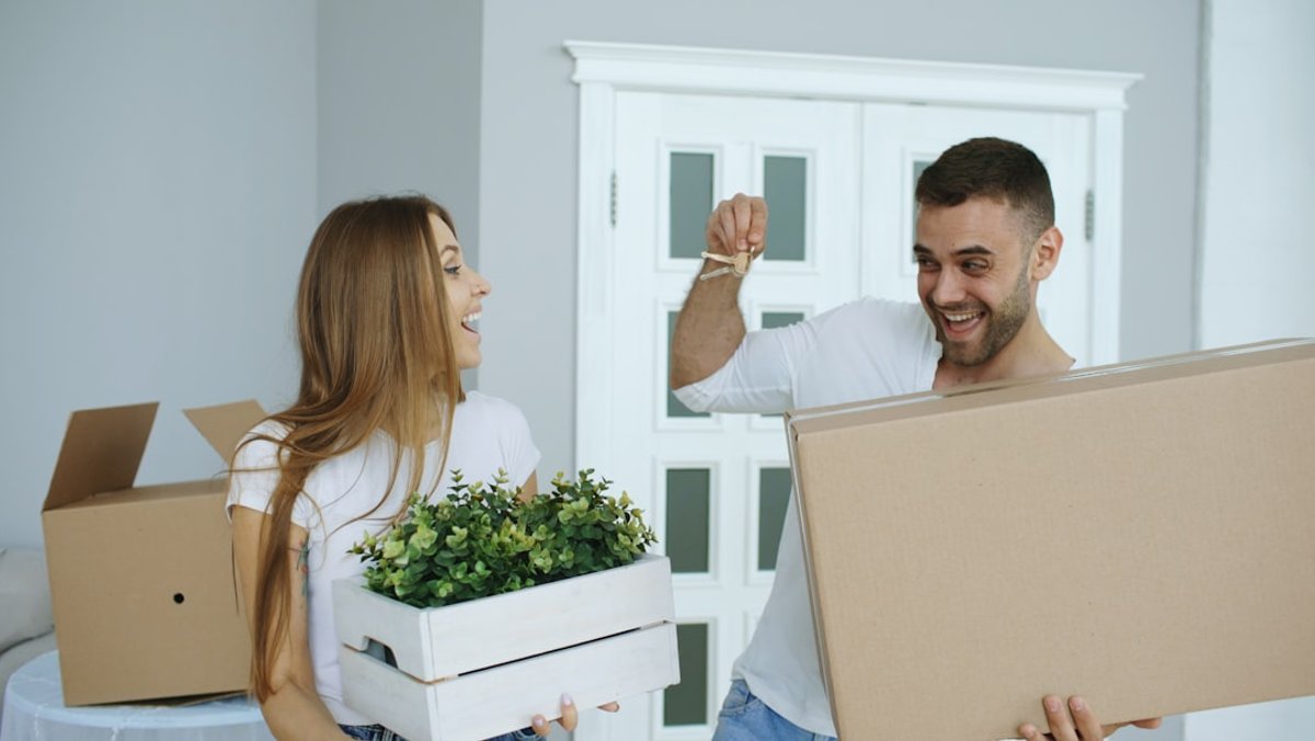 tumpukan dokumen sertifikat rumah KTP dan buku nikah untuk persiapan akad