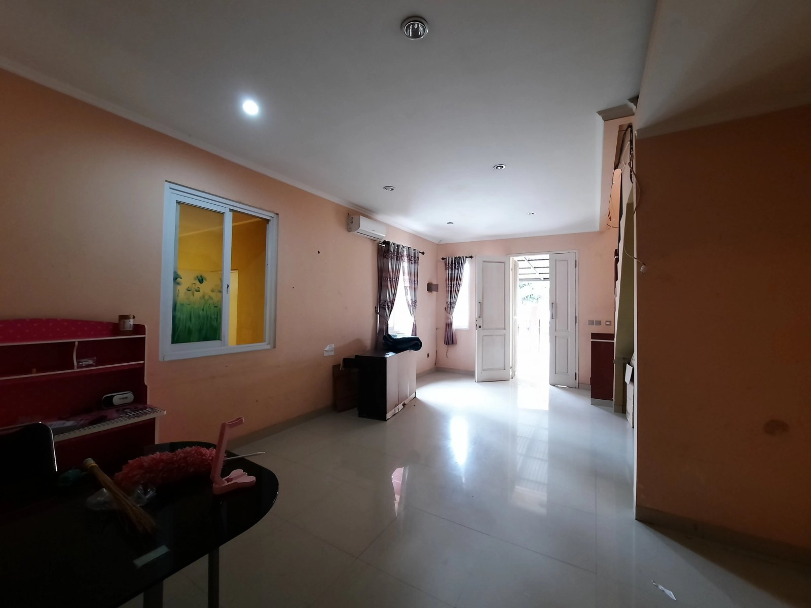 Rumah 2 lantai 8x17 hadap Selatan, Duta Garden, Rp 2 M — foto 2 dari 9