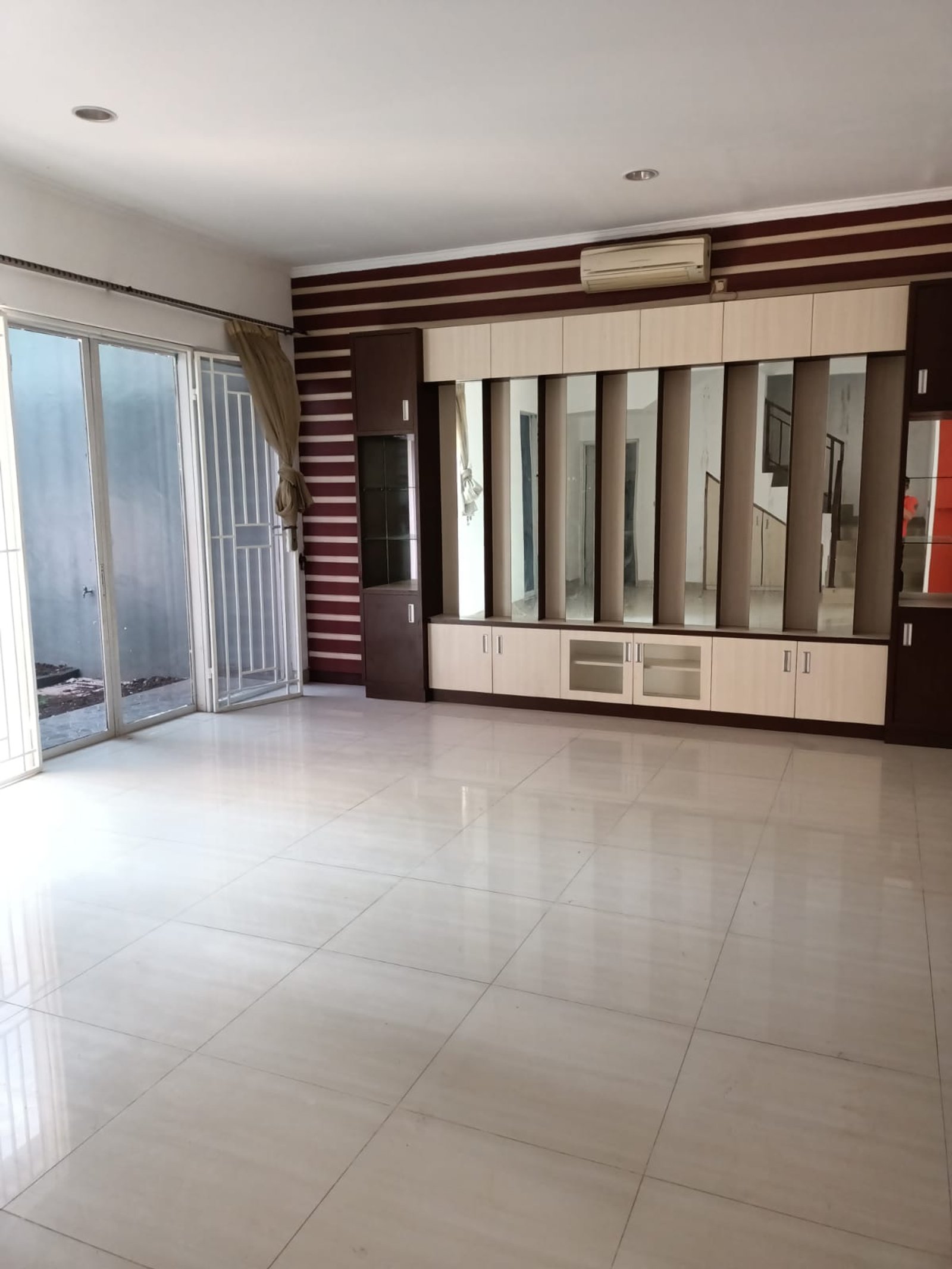 Duta Garden 2 lantai 9x25 Utara, Duta Garden, Rp 3.9 M, foto 5 dari 5