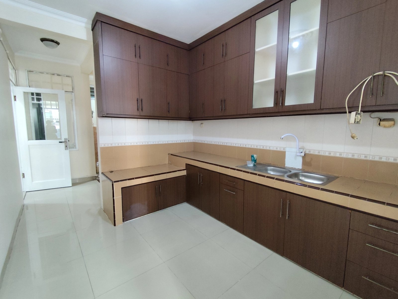Duta Garden 1 lantai 9x17 Selatan semi furnished, Duta Garden, Rp 2.2 M, foto 3 dari 8