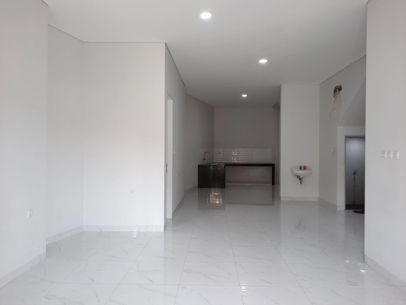 Duta Garden 2 lantai 7x17 hadap Timur, Duta Garden, Rp 2.6 M — foto 3 dari 12