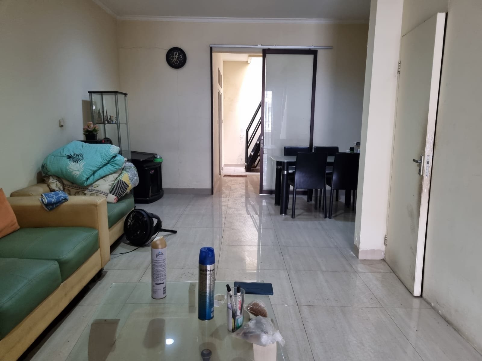 Rumah 2 lantai siap huni 4,5x17 hadap Barat, Duta Garden, Rp 1 M, foto 2 dari 9