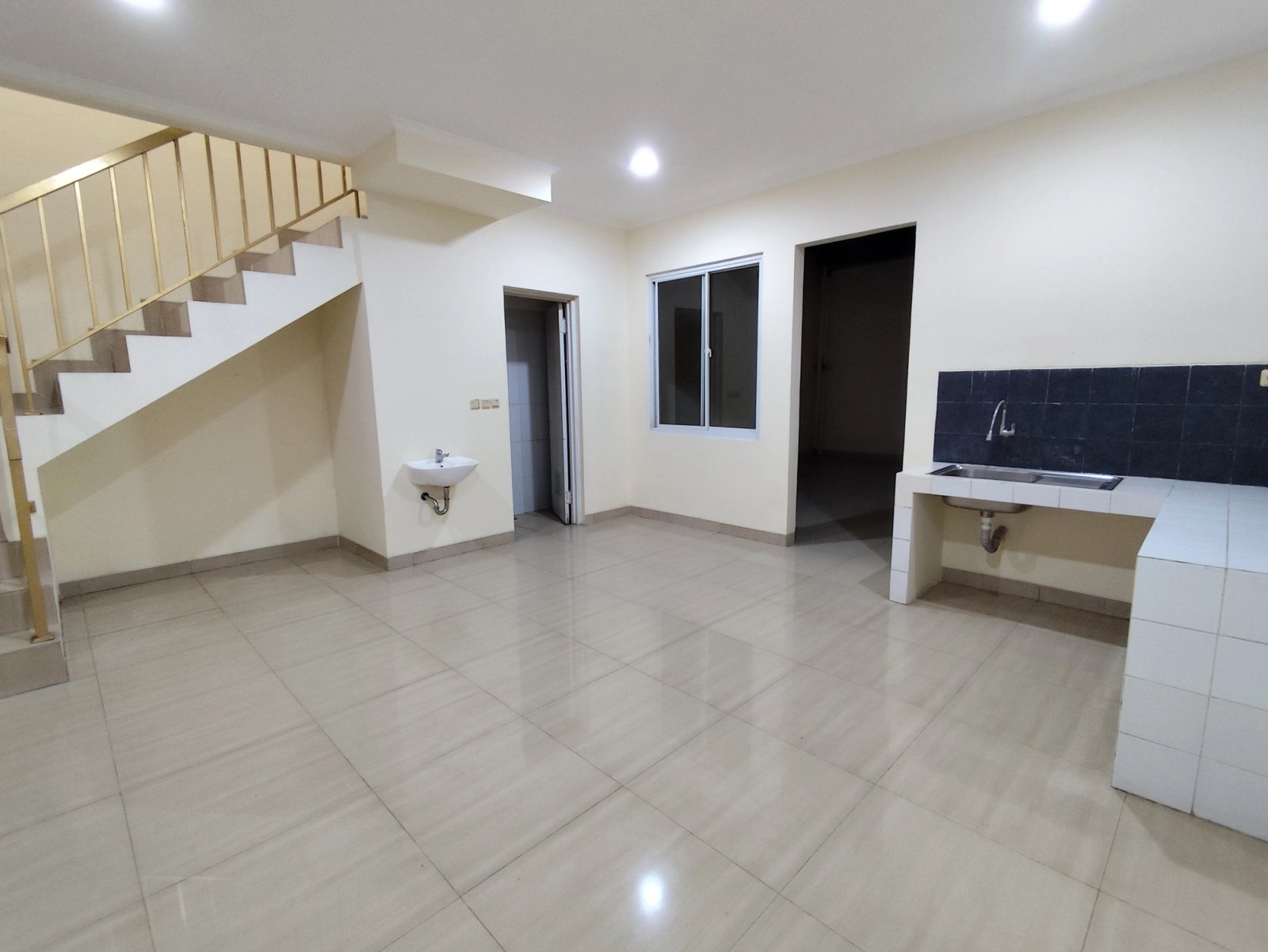 Duta Garden 2 lantai 6x17 hadap Timur, Duta Garden, Rp 1.5 M — foto 4 dari 8