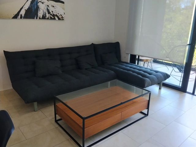 Sala y acceso a terraza