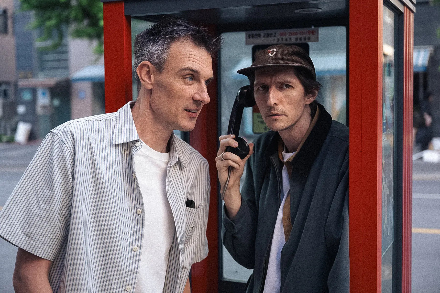 Jitse and Chris imitating phone booth scene from Die Hard with a Vengeance movie