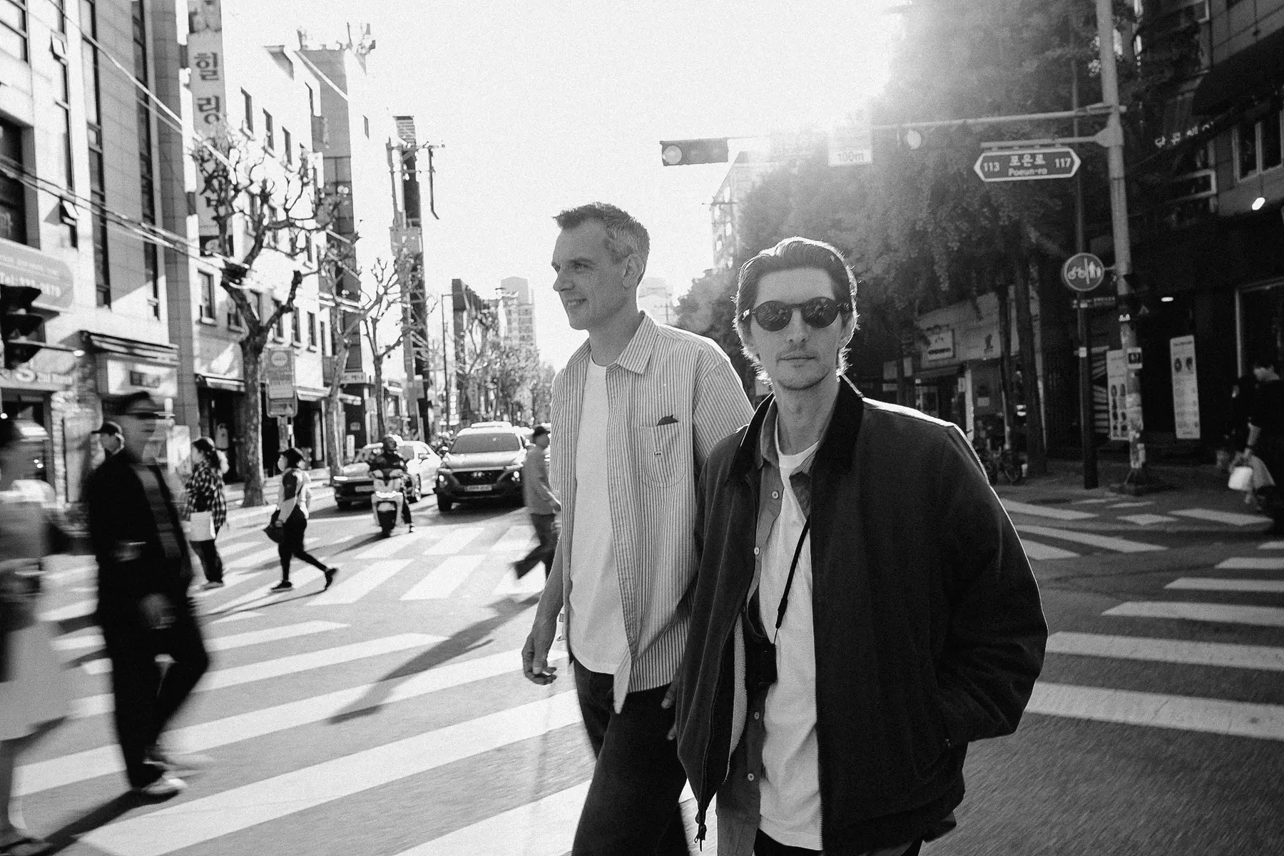 Black and white photo of Jitse and Chris crossing a street in Mangwon-dong