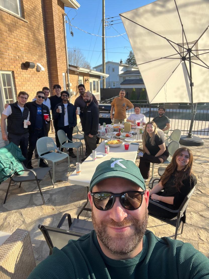 Kompas team selfie at an outdoor get-together on a sunny patio