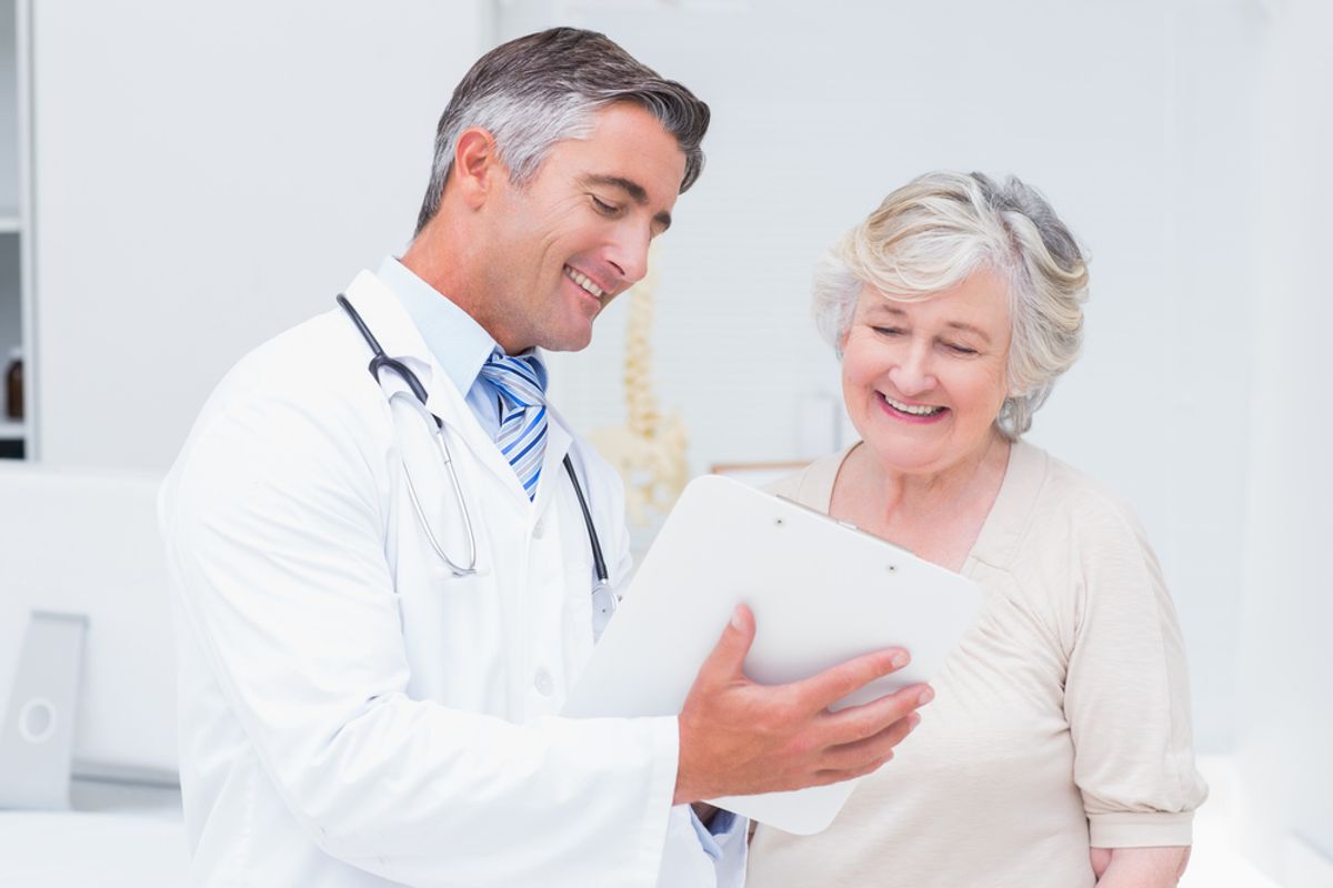 doctor-elderly-patient-consult