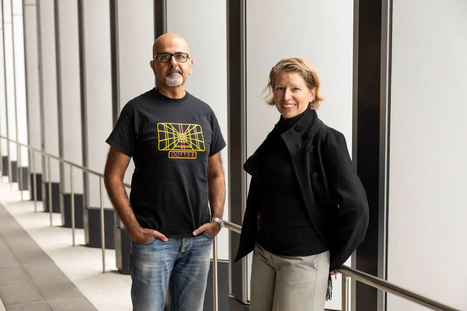 A picture of Navin and Helen standing side-by-side.