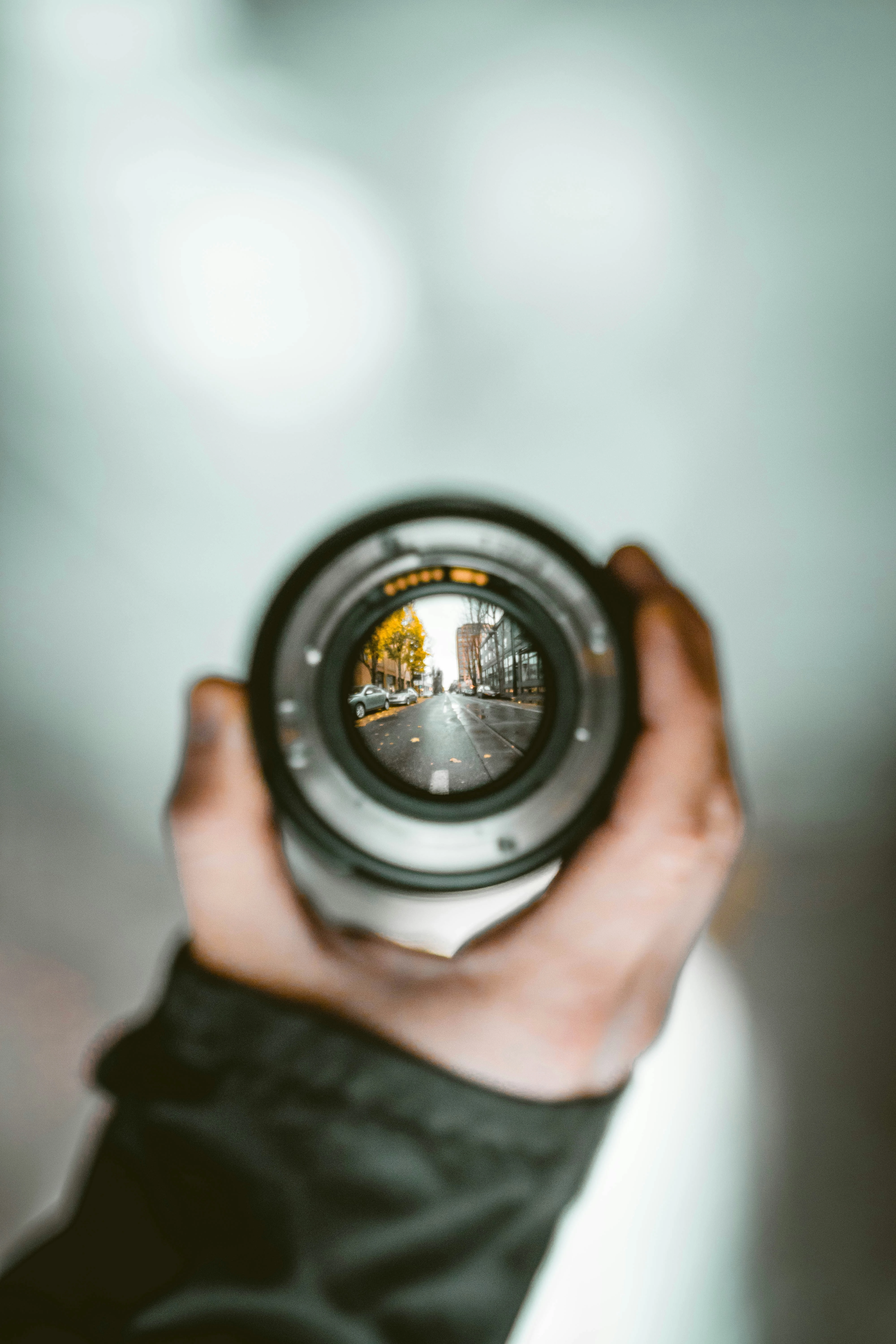 Sharp view through a lens