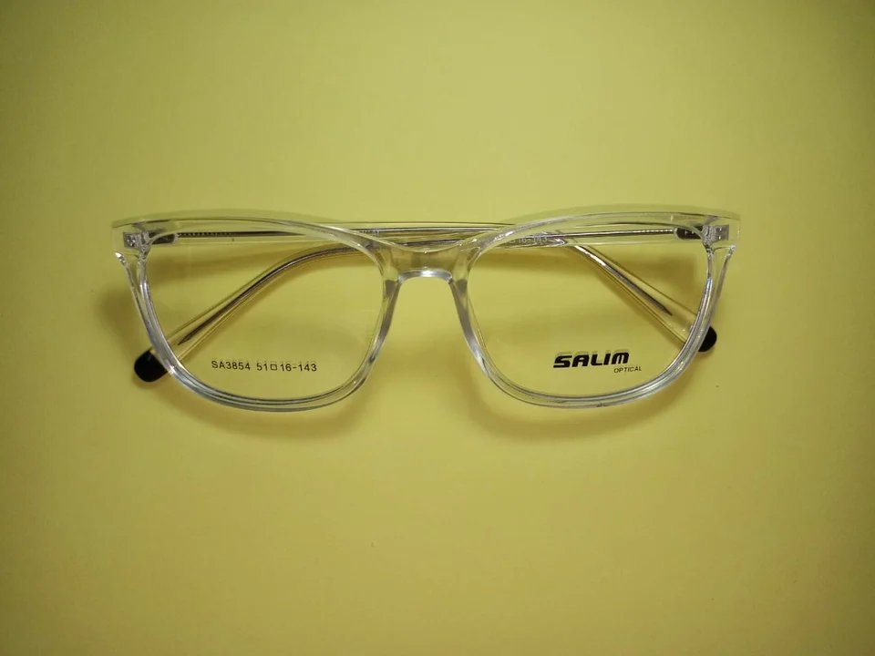 SALIM SA3854, aro transparente. Fotografía del catálogo de Óptica Lacayo.