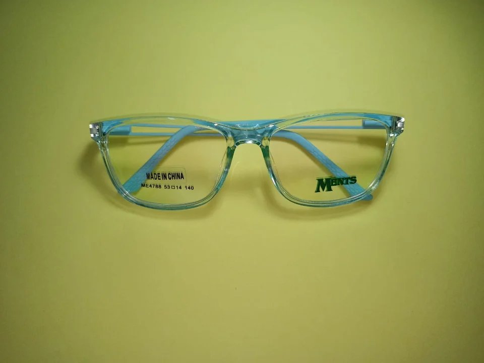 MENTS ME4788, aro transparente turquesa. Fotografía del catálogo de Óptica Lacayo.