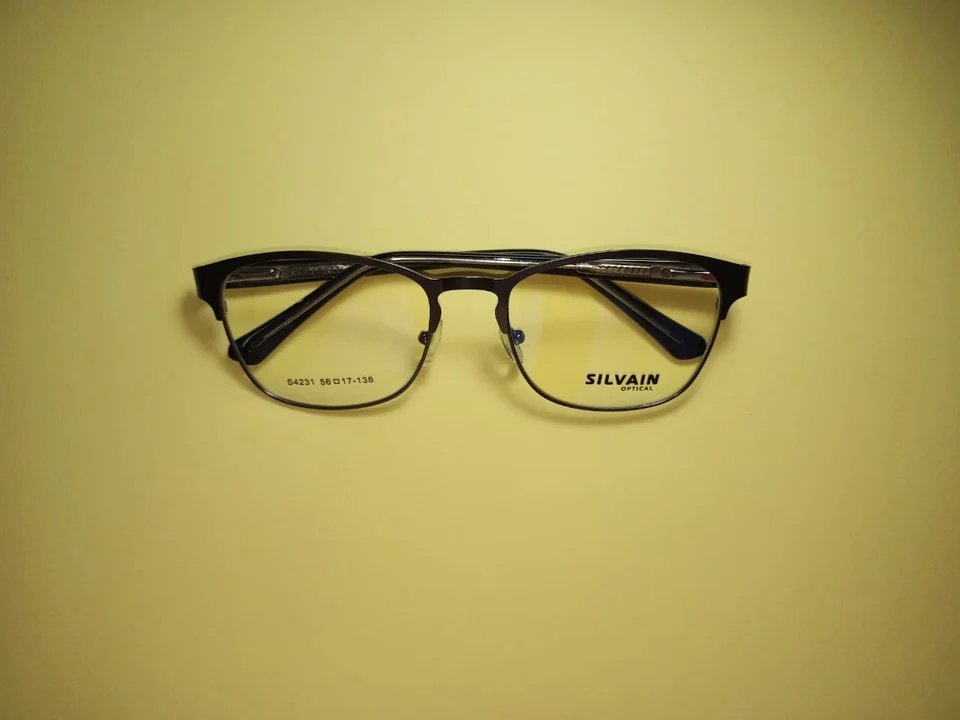 SILVAIN S4231, aro negro. Fotografía del catálogo de Óptica Lacayo.