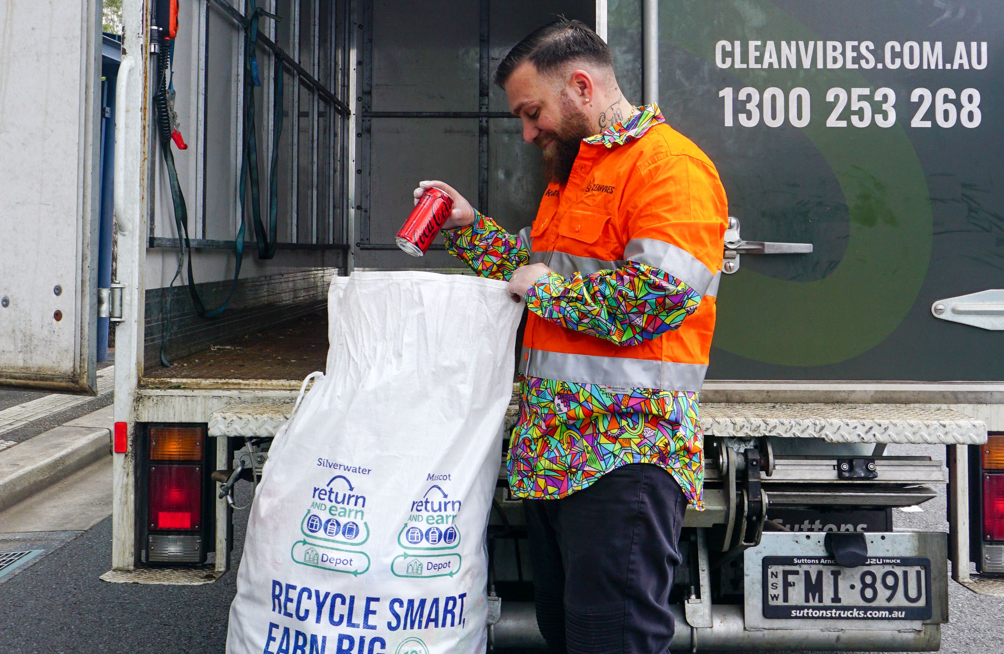 City Return & Earn staff putting an empty can in a recyclable bag