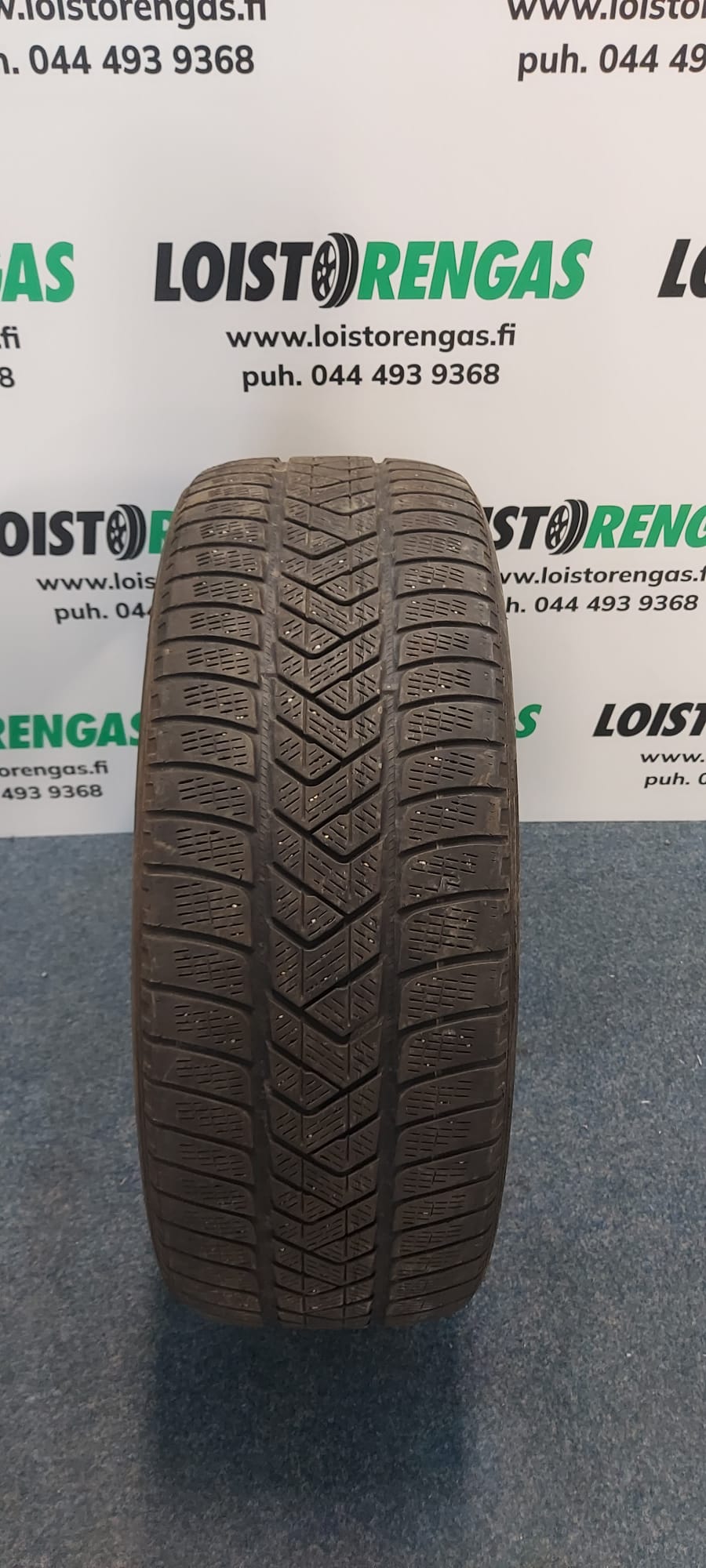 235/55 R19 Pirelli Winter Scorpion tm ao Elect Seal inside