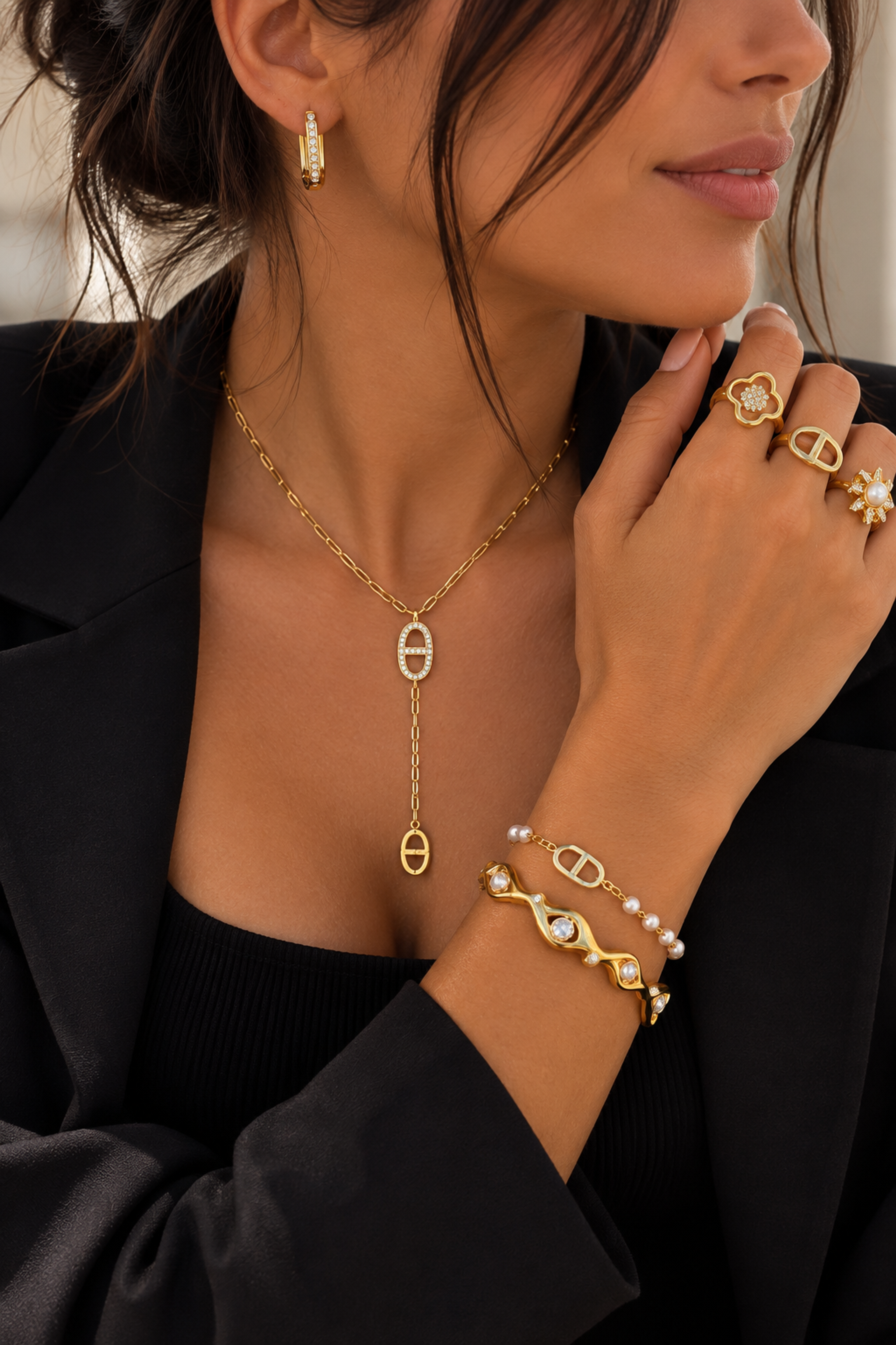Quels bijoux porter avec une tenue noire ?