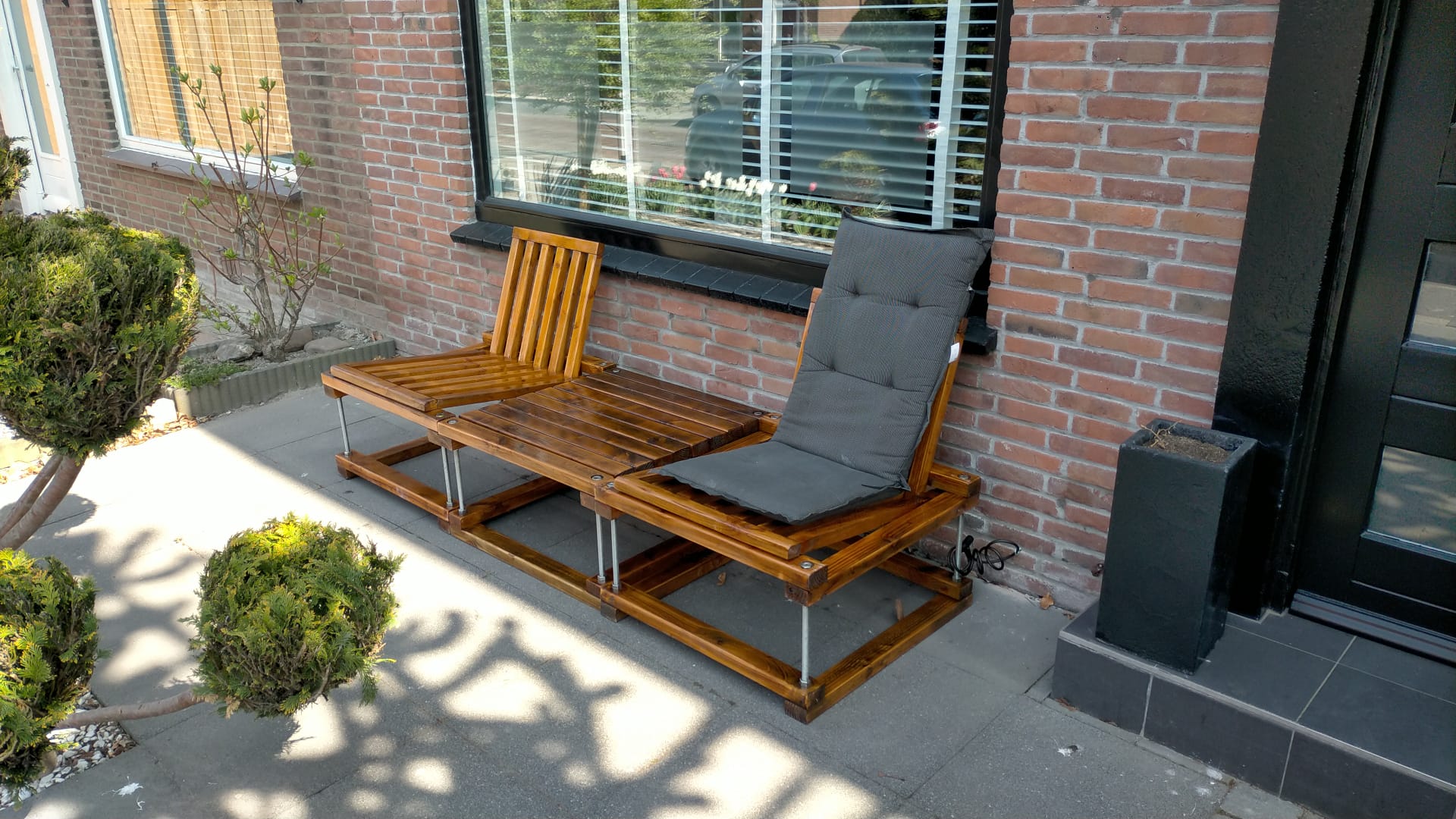 Twee stoeltjes en een tafel