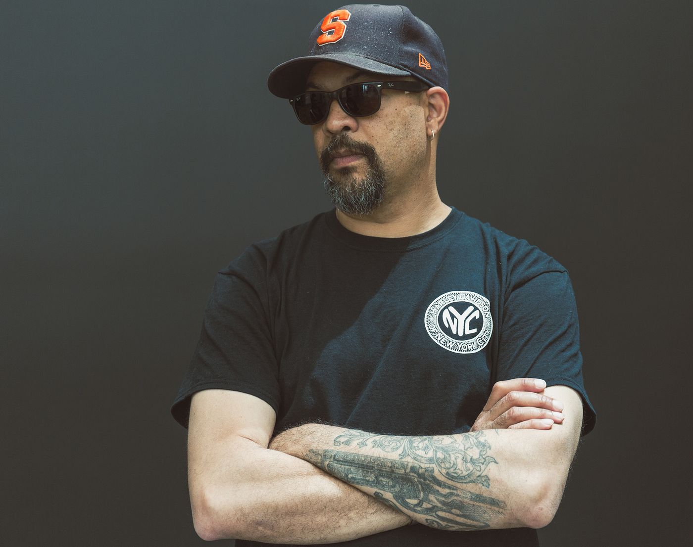 Gary Simmons in NYC tee shirt, ball cap, and sunglasses.