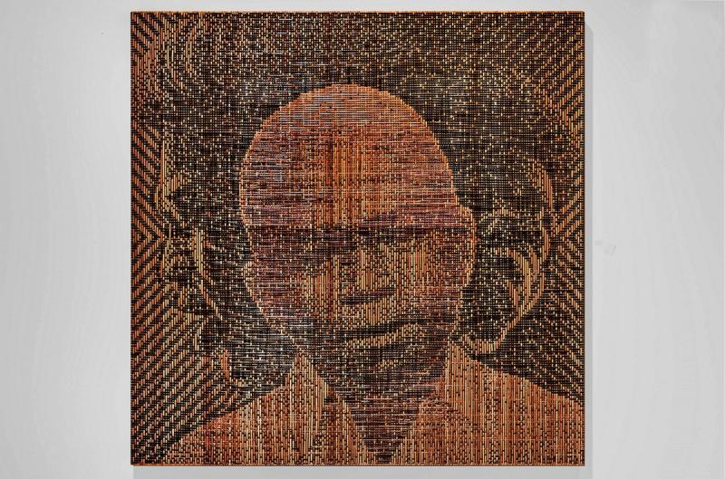 Colored rattan woven to reveal the portrait in contrast