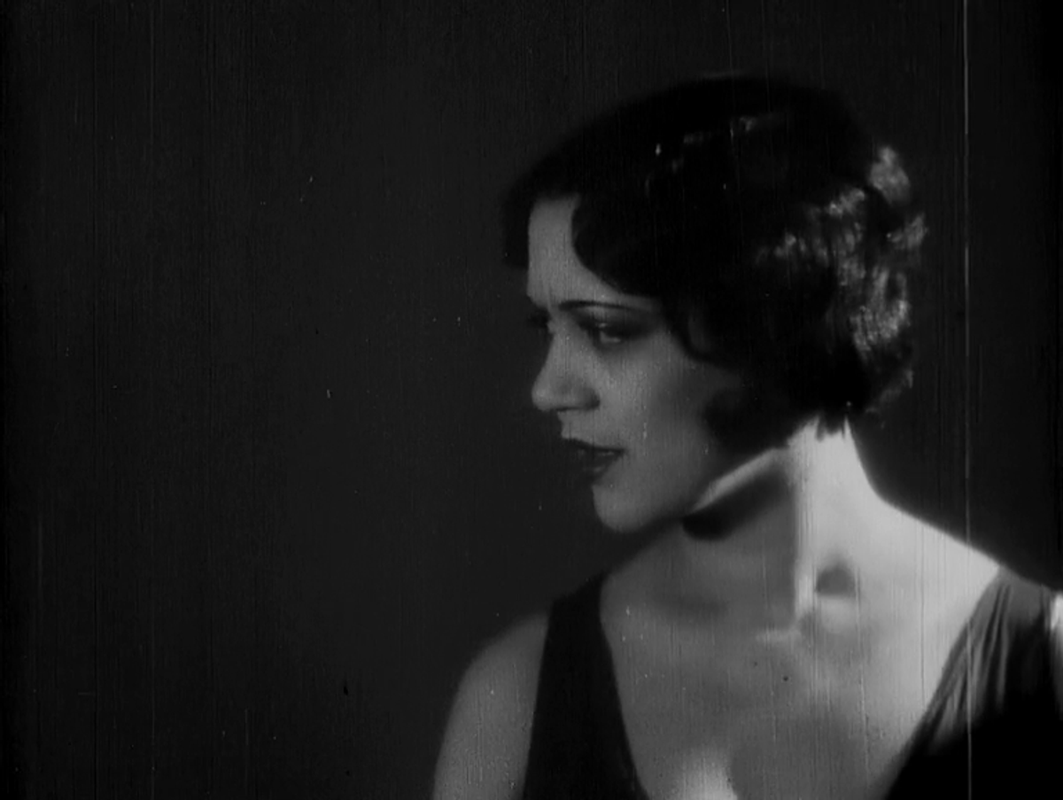 Close up of a woman with a 1920s marcelled bob