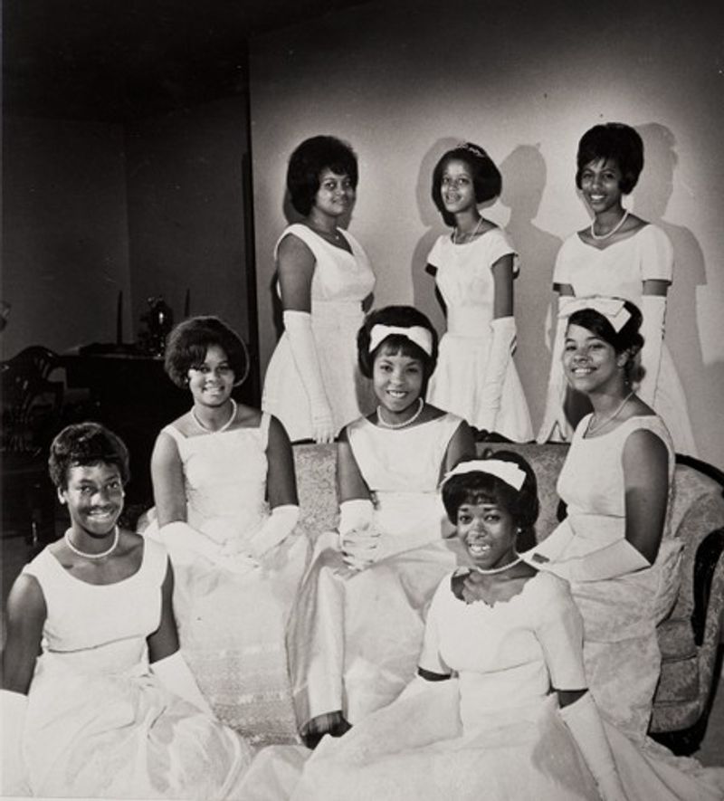 Twentieth Century Onyx Club, Oxnard, 1964 debutantes, 1964