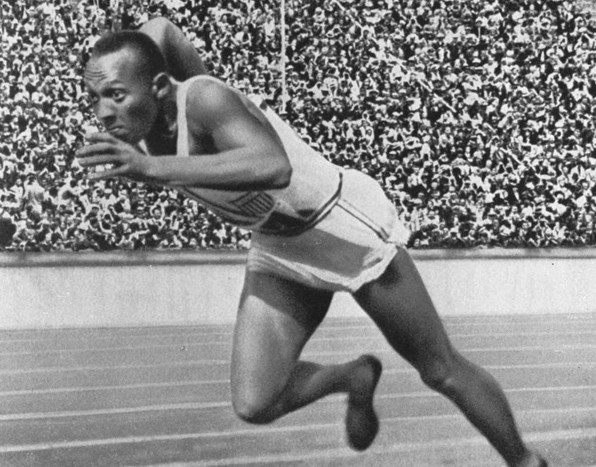 Jesse Owens launches forward in his historic 200 meter sprint