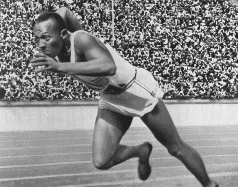 Jesse Owens launches forward in his historic 200 meter sprint
