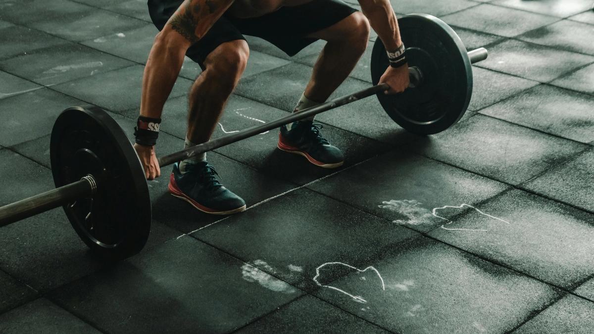 A deadlift a day keeps back pain away. A note on why everyone should deadlift.