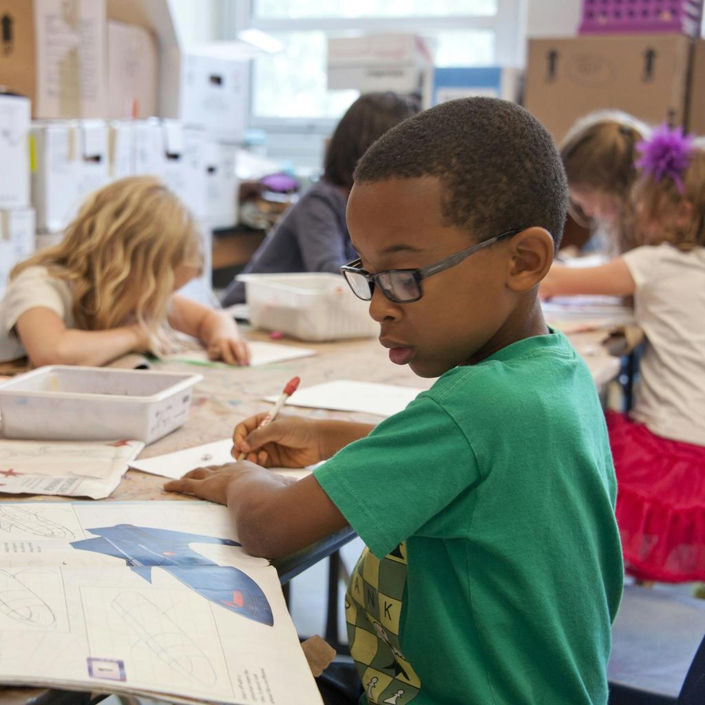 AI and Kids: Exploring the Wonders and Dangers – and How Pooki Keeps Them Safe