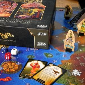 Zbiór elementów gry (m.in. pudełko, plansza, karty, kostki) (Tales of the Arabian Nights)