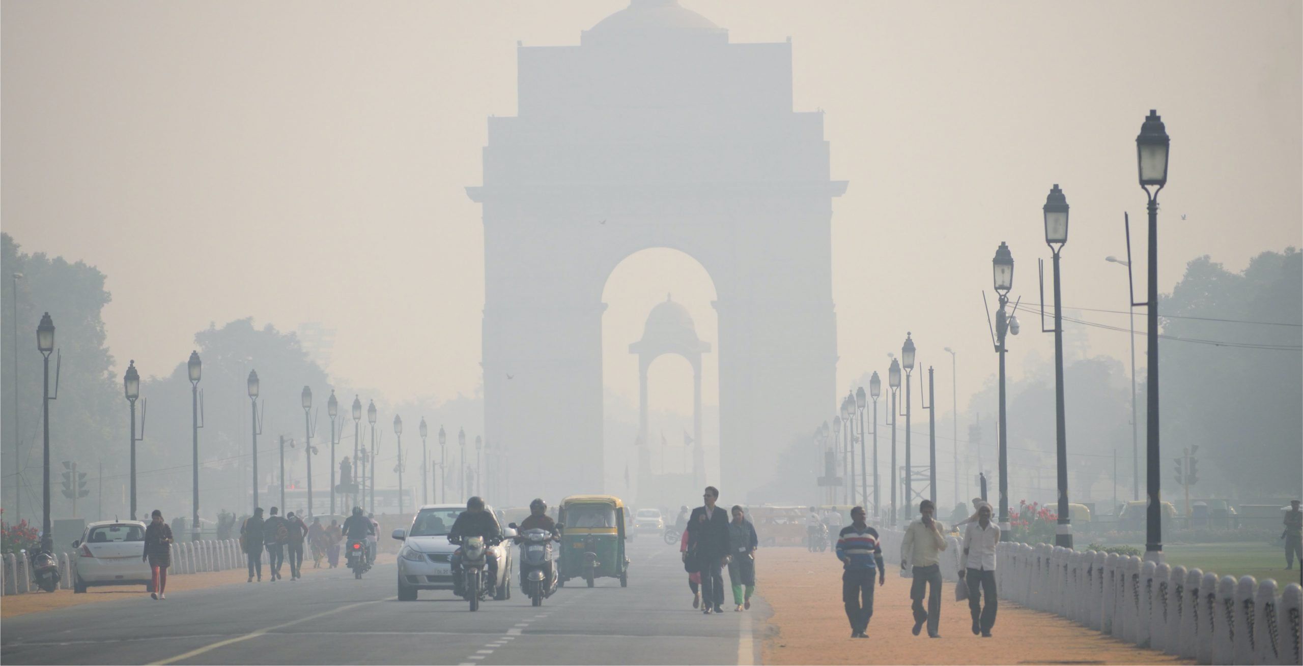 Delhi - India gate in smog