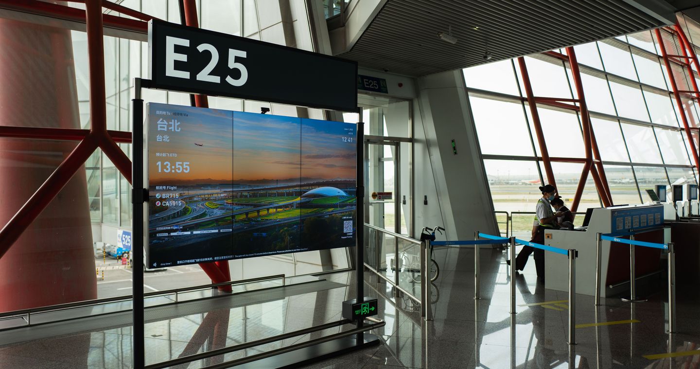 Airport gate E25 with a digital display.