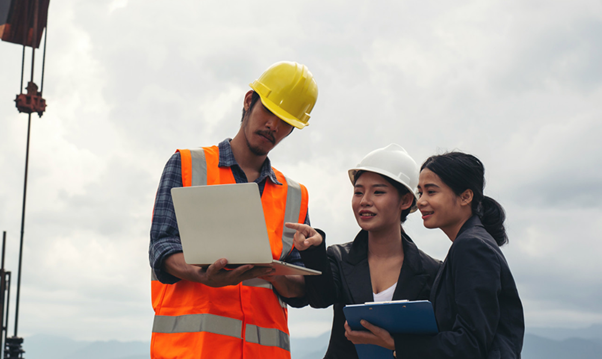 FSM in Oil & Gas Maintenance: Managing Risk and Complexity
